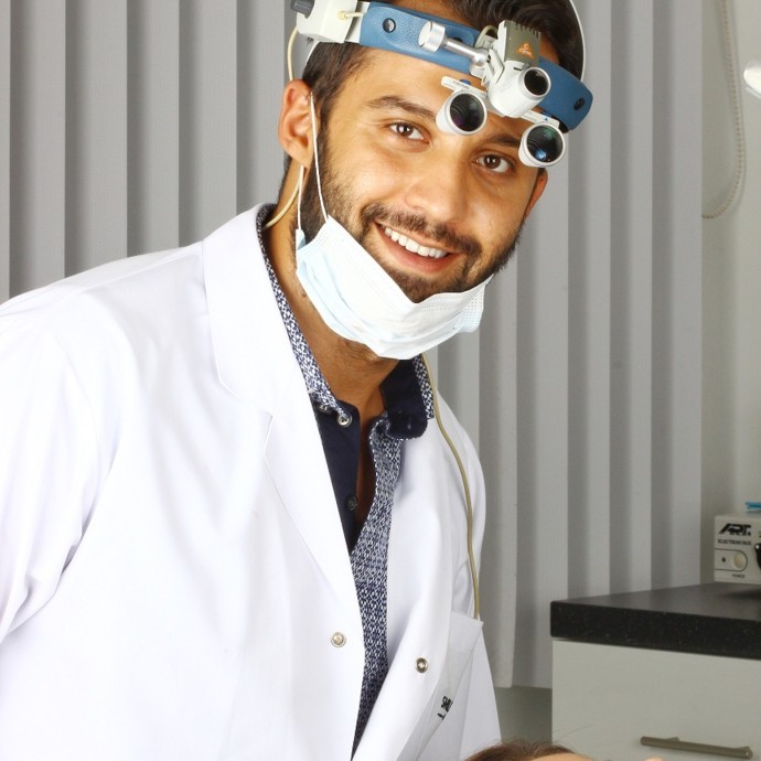 Doctor Celik طبيب أسنان المشاهير الأتراك وحديث حصري مع Elle!