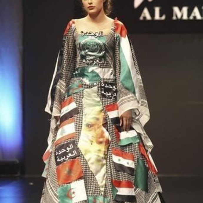 فستان منى المنصوري رمز الوحدة العربية