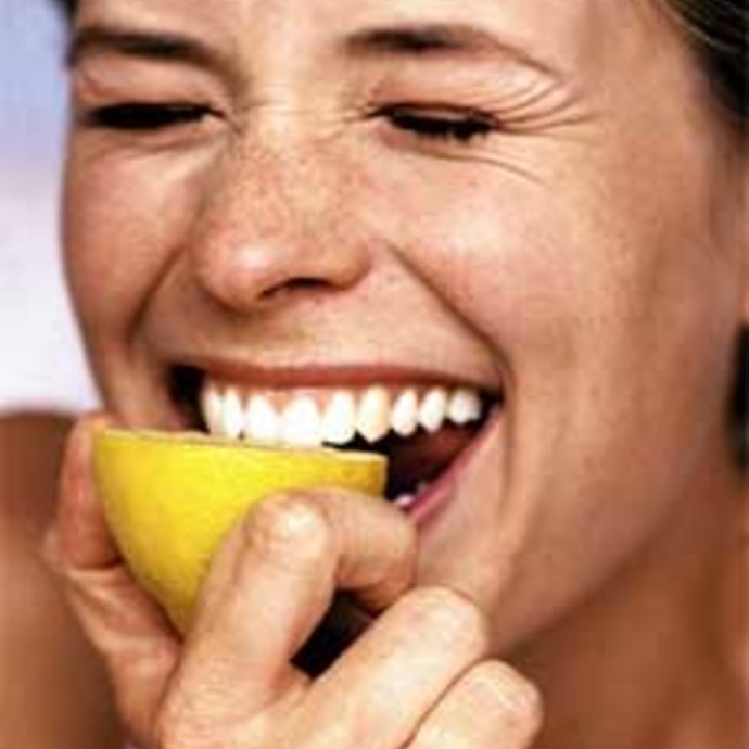 ما هي  الفوائد الصحية لعصير الليمون؟