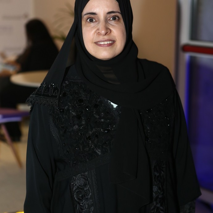 الدكتورة حصة عبد الله العتيبة: "أعمل على إبراز الصورة الايجابية لإبنة الإمارات"!