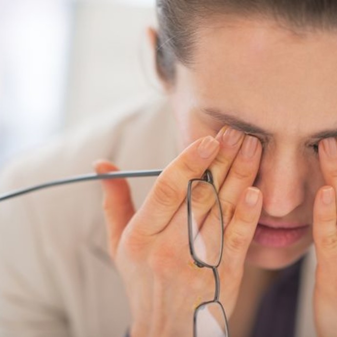 10 علاجات منزلية فعّالة لحكّة العيون