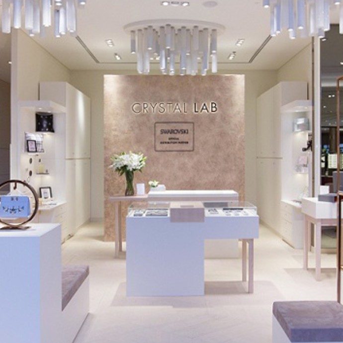 سواروفسكي تفتتح متجر Crystal Lab الأوّل من نوعه في دبي