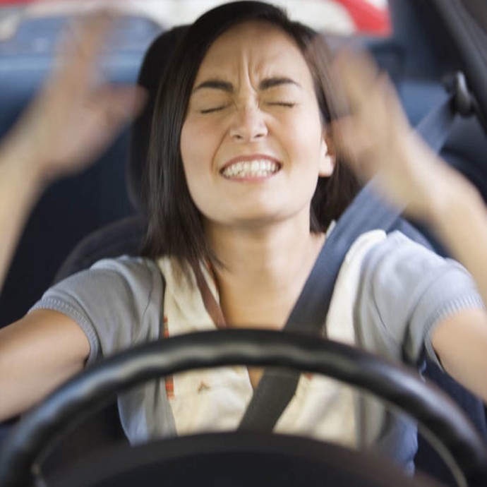 إنفعالات المرأة أثناء القيادة وفي حوادث السير!