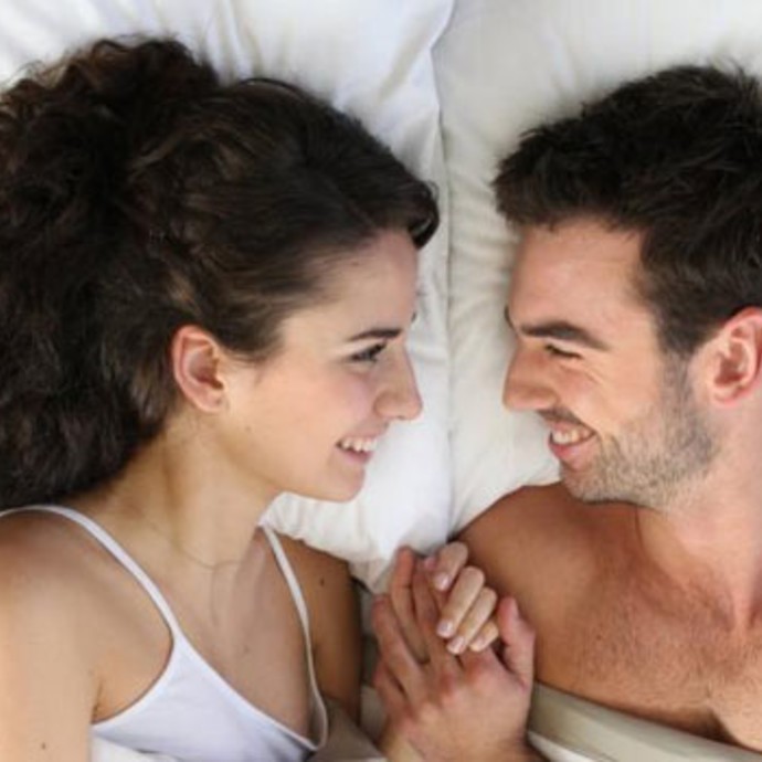 5 فوائد الجسدية والعقلية للعلاقة الحميمة مع زوجك