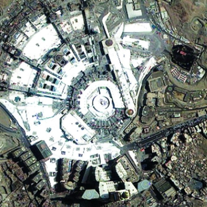 "دبي سات-2" يلتقط صورة فضائية لمكة المكرّمة