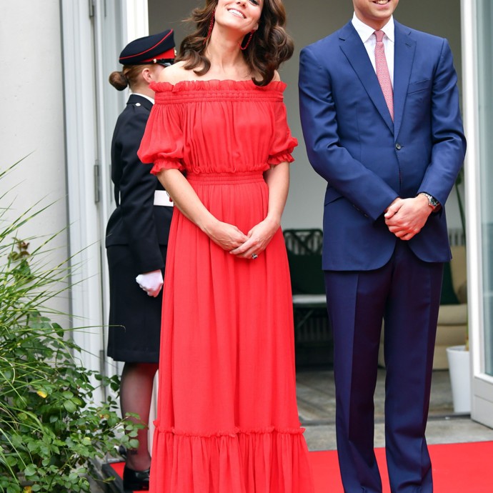 من تشبه Kate Middleton بهذا الفستان؟!