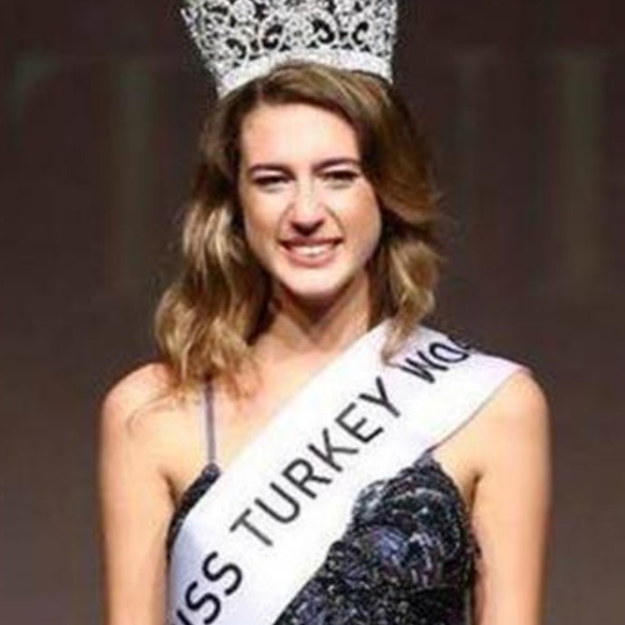 لماذا جردت ملكة جمال تركيا من اللقب؟