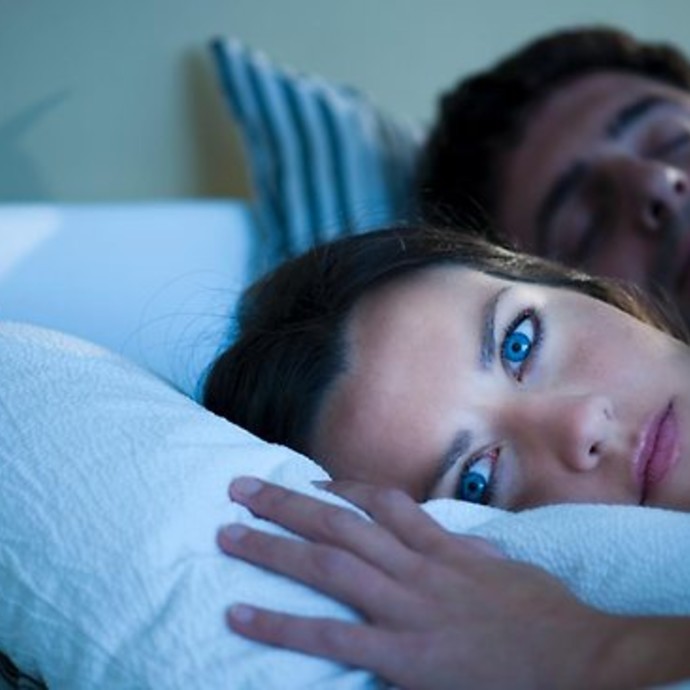لماذا تحتاج المرأة إلى النوم أكثر من الرجال؟