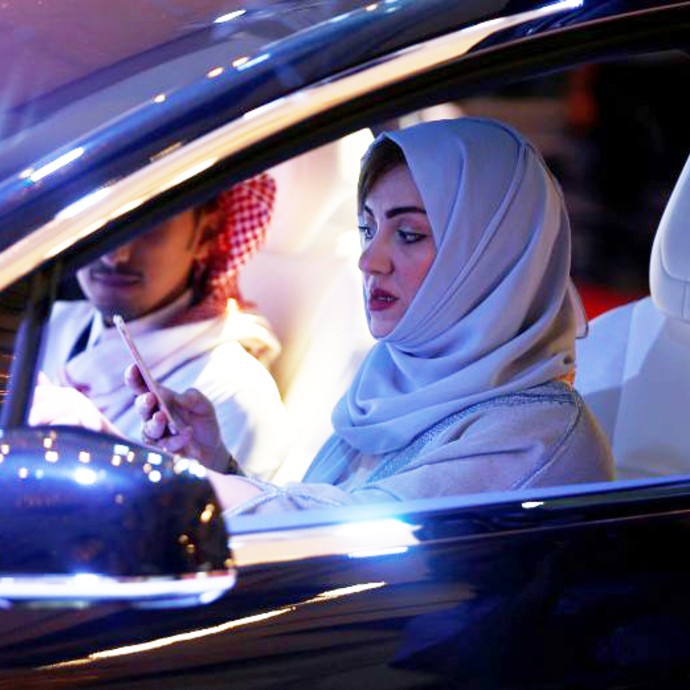 معرض سيارات للنساء فقط... في جدة!