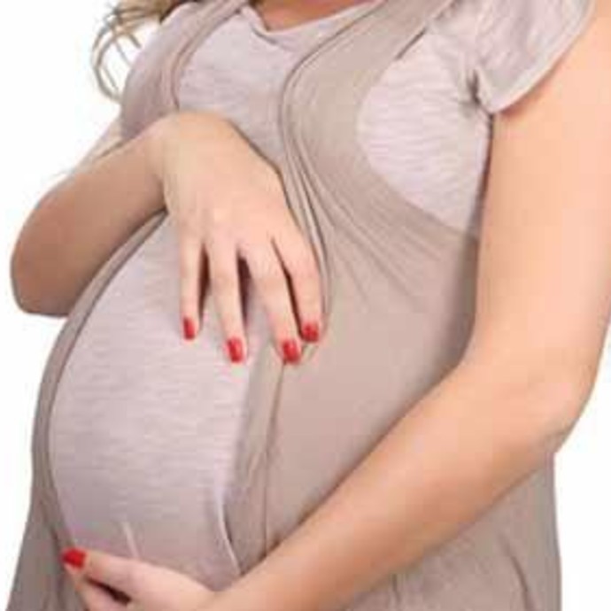 هل الحكة طبيعية أثناء الحمل؟ الأسباب والعلاجات المنزلية