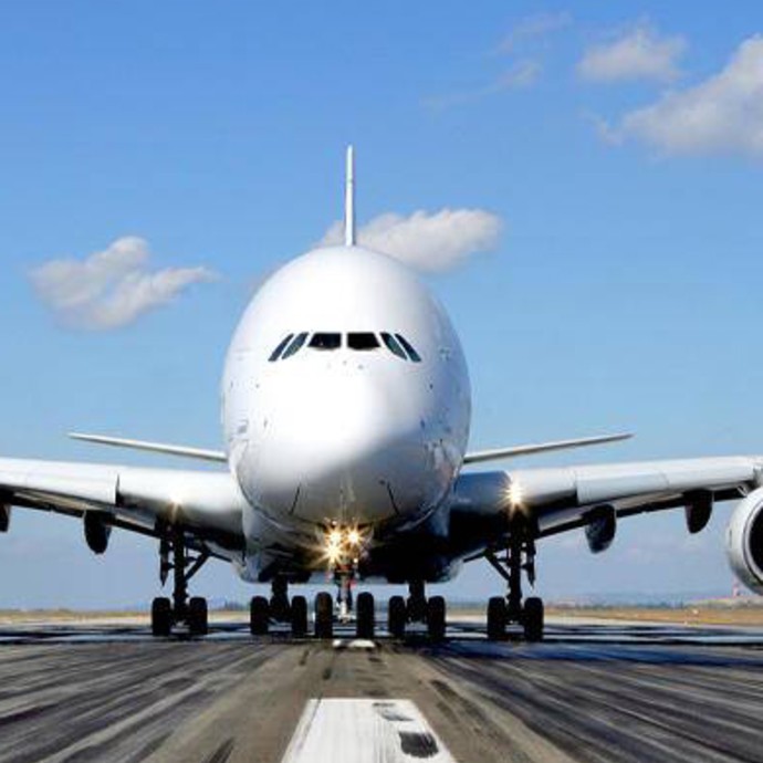 أكبر طائرة بالعالم لدولة الإمارات تحط في مطار بيروت