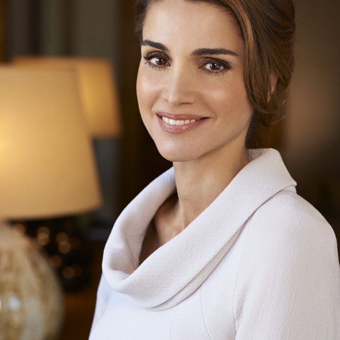 هل لجأت الملكة رانيا إلى عملية تكبير الشفاه؟