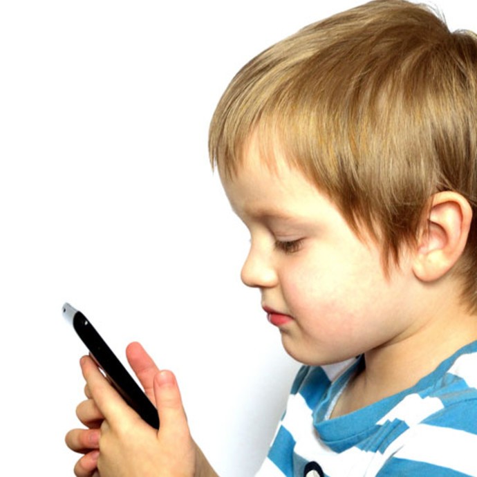 دراسة: إستخدام الأطفال للهواتف الذكية يؤدي الى مشاكل في السلوك!