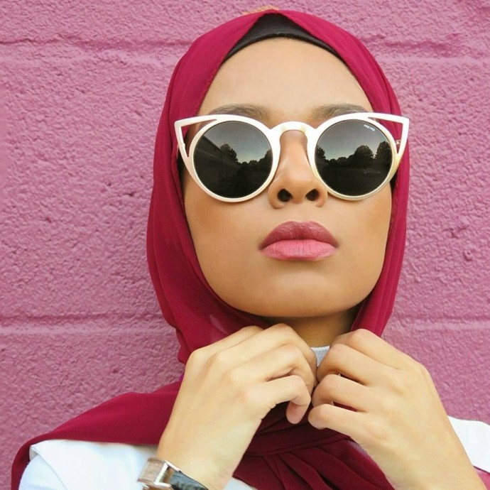 نصائح لارتداء النظارة الشمسية مع الحجاب