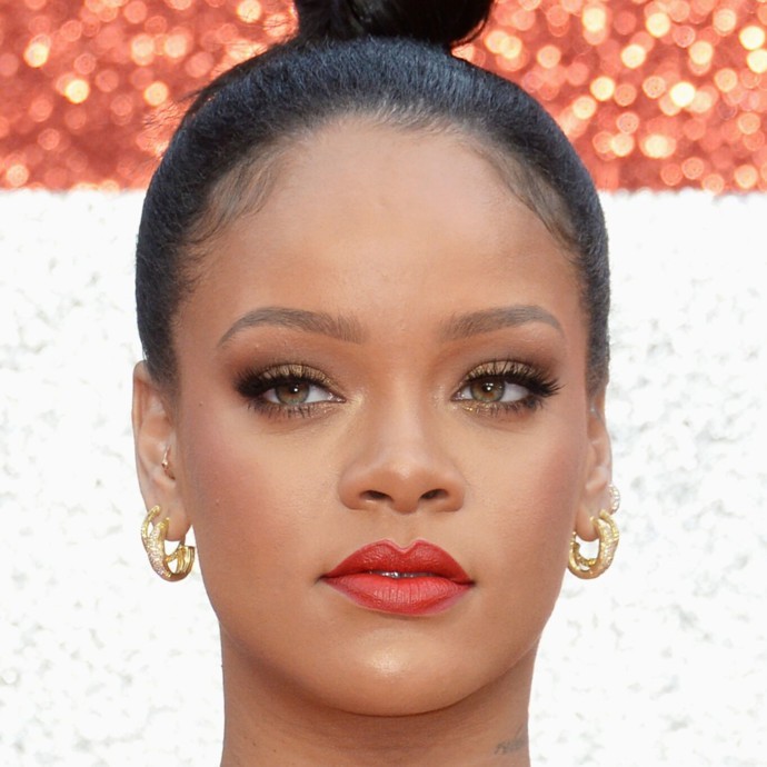 أسرار مكياج Rihanna في عرض أوشين 8
