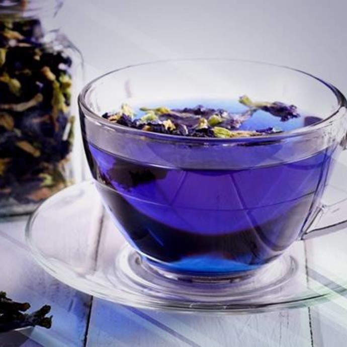 8 فوائد صحّية للشاي الأزرق