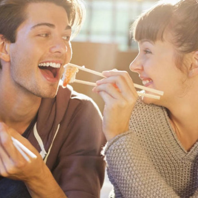 هل تعلمين أن الأزواج الذين يتناولون الطعام سوياً هم أقرب إلى بعضهم البعض؟