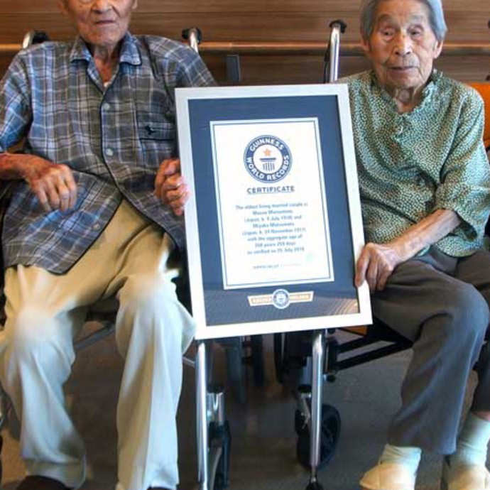 بالفيديو:غينيس تحتفل بزوجين عمرهما 208 أعوام!