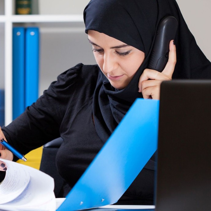 لماذا تفضل المرأة الإماراتية العمل في القطاع الحكومي؟
