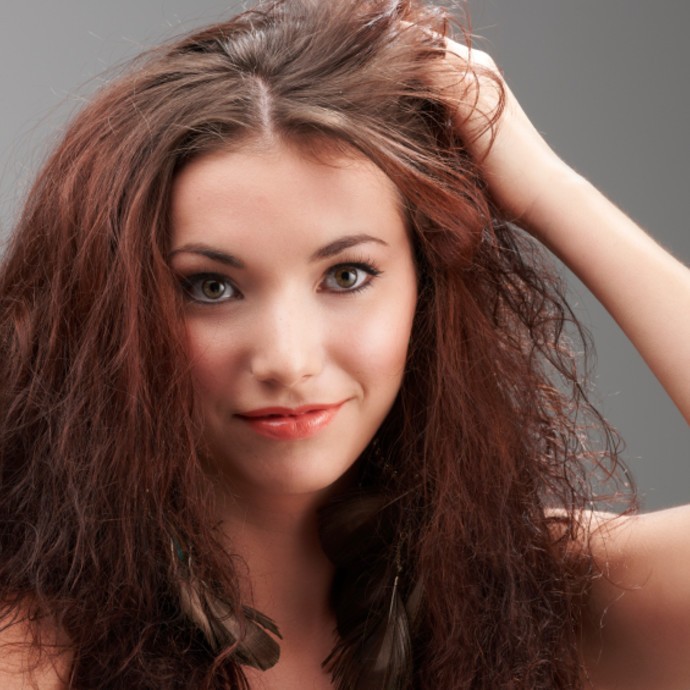 كيف تتخلصين من صبغة الشعر غير المرغوب بها؟