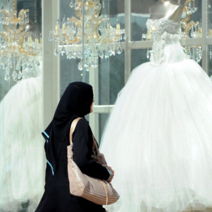 ما أسباب عزوف الشباب الإماراتي عن الزواج؟