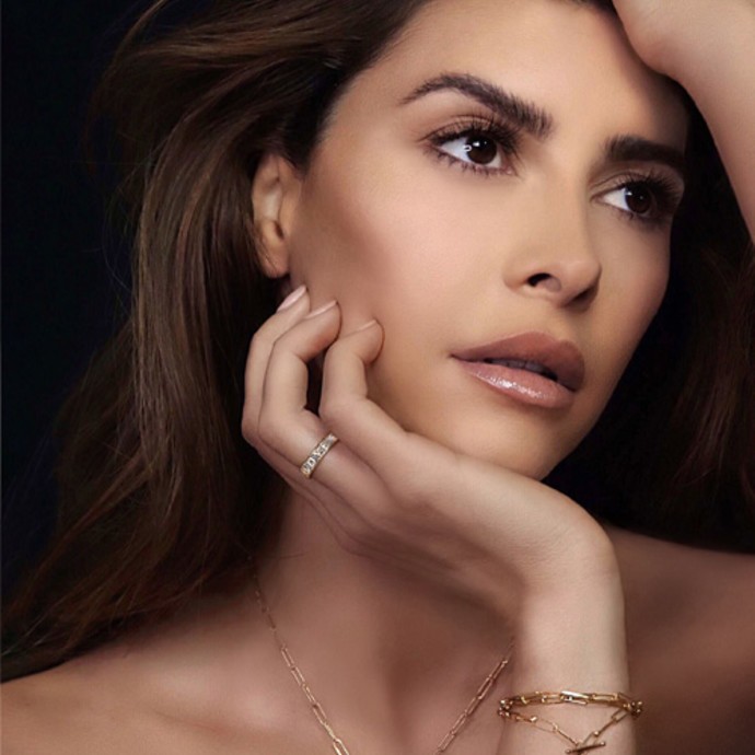 Noush تستعين بـ Shiva Safai