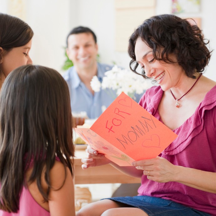 6 طرق لتدليل أمك في عيد الأم