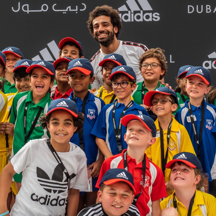 adidas ومحمد صلاح يصتديفان مؤتمرا صحفيا للأطفال