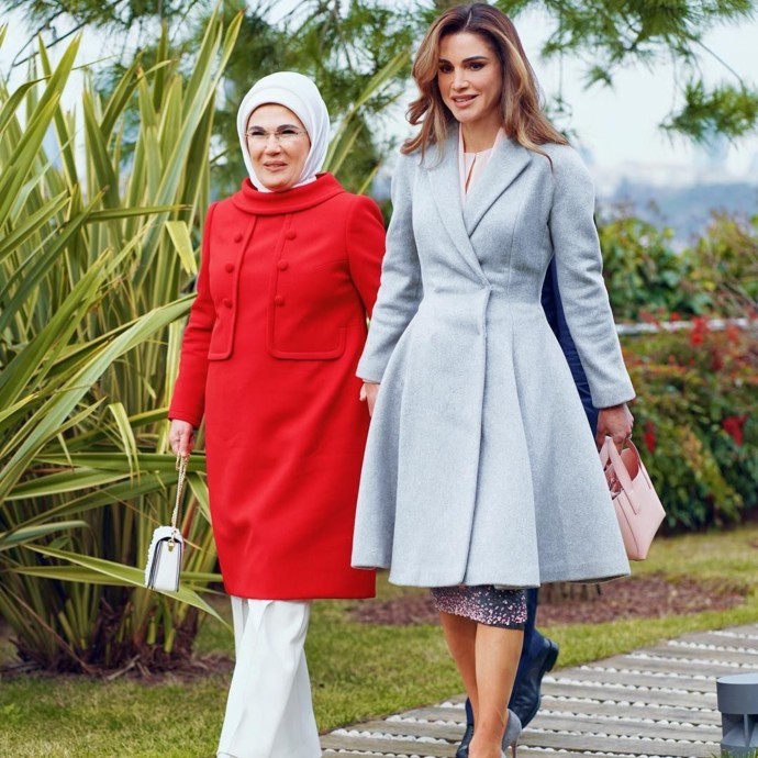 كيف نسّقت الملكة رانيا موضة ألوان 2019؟