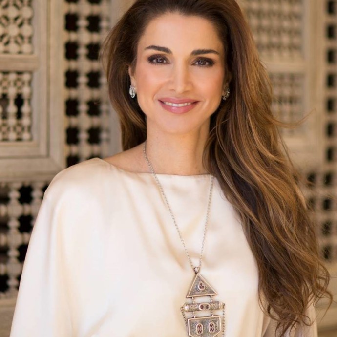 إستوحي أناقتك للعيد من الملكة رانيا