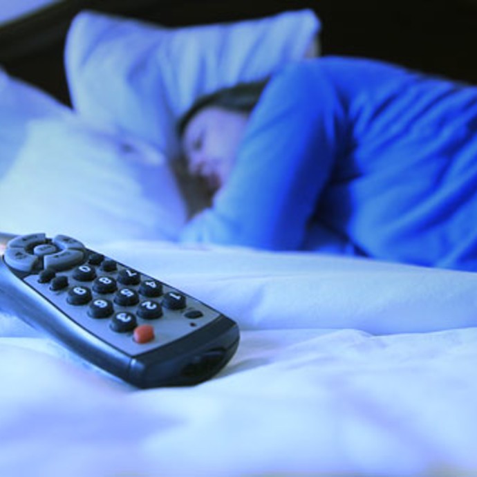 هل تعلمين أن النوم مع الأنوار يسبّب زيادة وزن المرأة؟