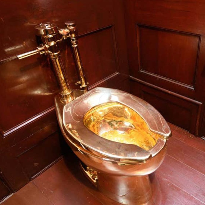 سرقة "المرحاض الذهبي" الثمين والشهير