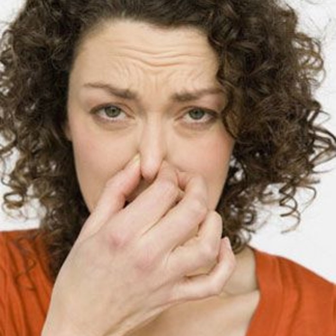لماذا تتغير رائحة الجسم أثناء انقطاع الطمث؟