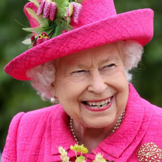 ما هي الموهبة الطريفة لدى الملكة إليزابيث؟