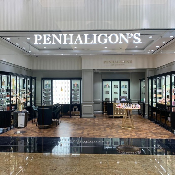 أين افتتحت محلات Penhaligon's؟