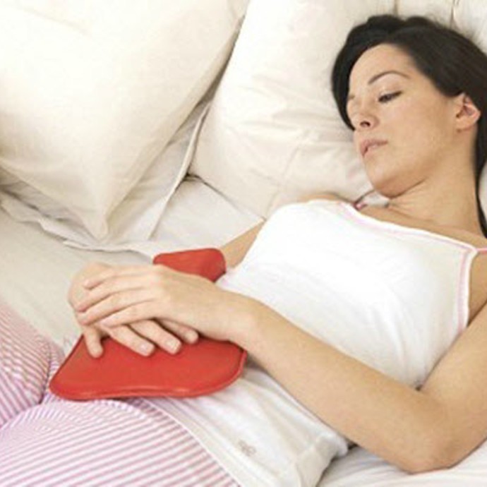 5 زيوت أساسية لتخفيف أعراض الدورة الشهرية
