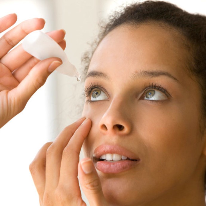 3 أسباب شائعة لجفاف العين في الصباح
