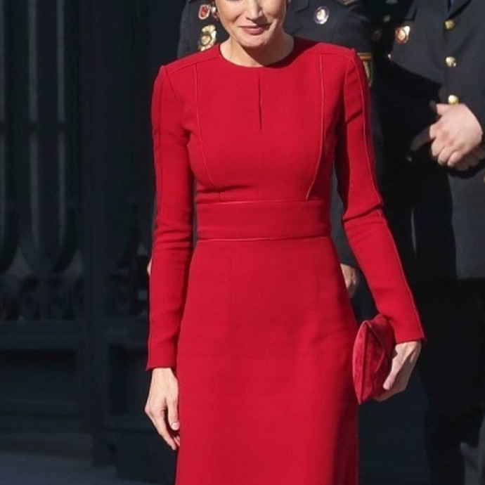 الفستان الأحمر للعيد على طريقة الملكة ليتيزيا