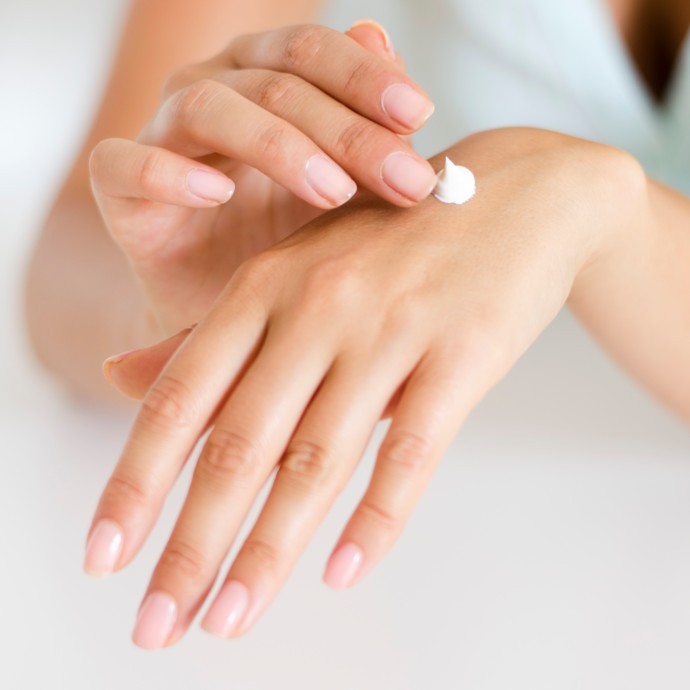4 طرق تمنع جفاف اليدين في الشتاء