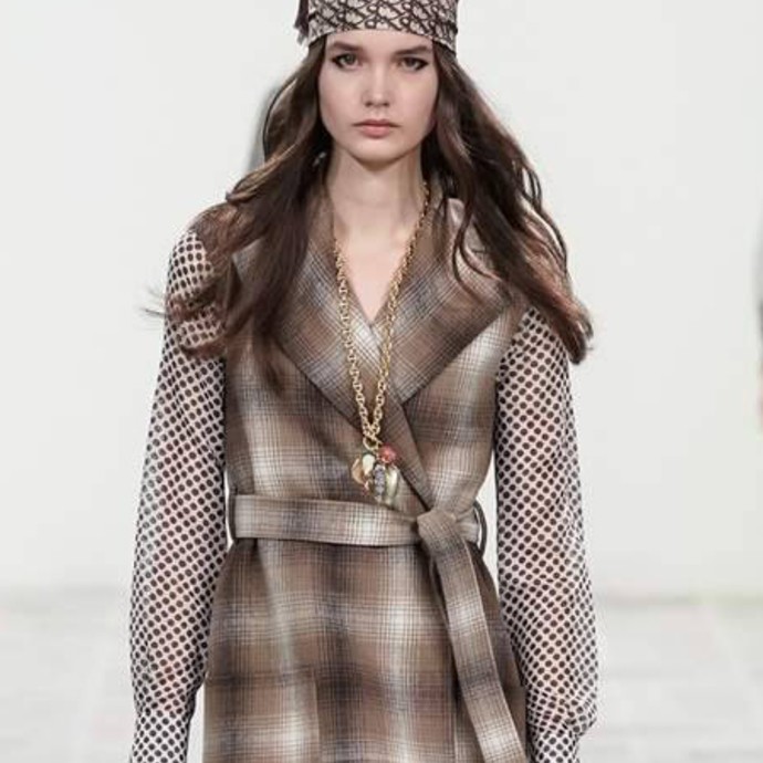 أوشحة الرأس من Dior..لا يهمّ من أين نبدأ!