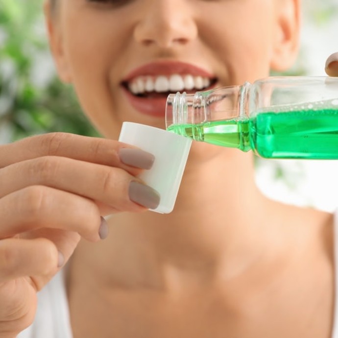 ما هي فوائد استخدام غسول الفم؟