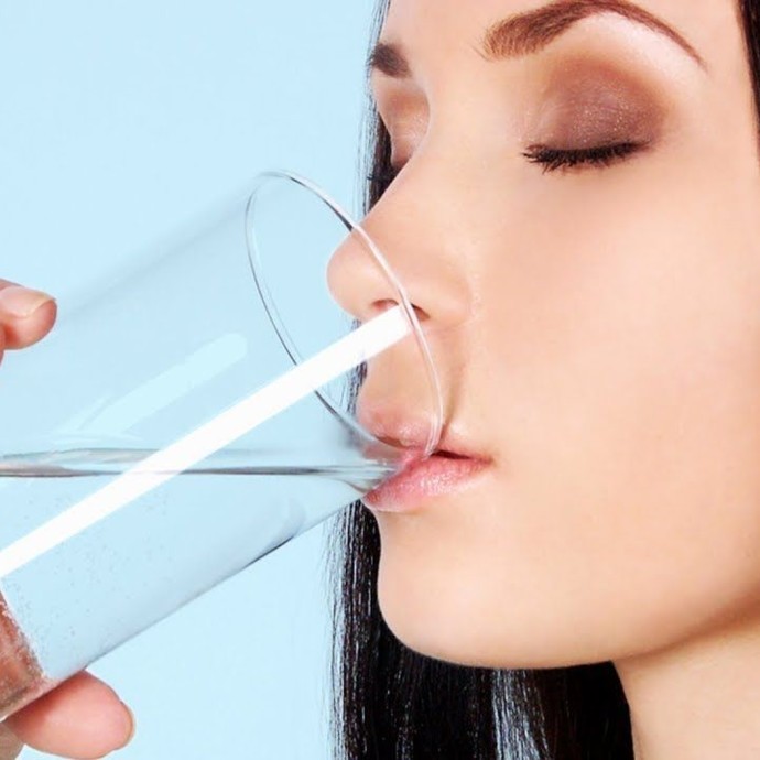 هل يساعد شرب الماء المالح في الصباح على فقدان الوزن؟