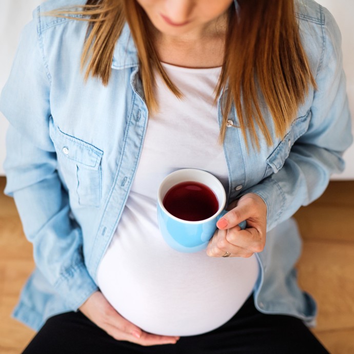 ما هي المشروبات الآمنة أثناء الحمل؟