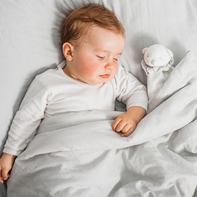 5 حلول لجعل طفلك ينام طوال الليل