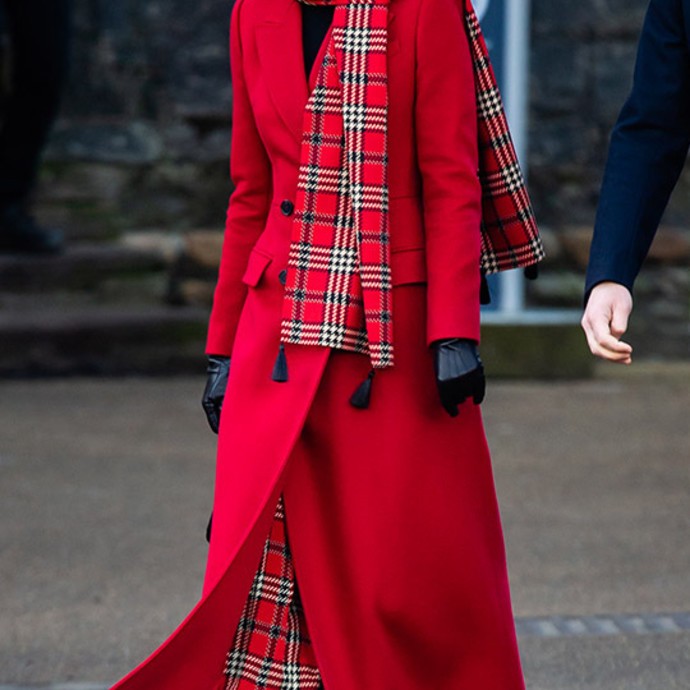 كيت ميدلتون تكرّر ارتداء 4 معاطف ملونة في جولتها الملكية