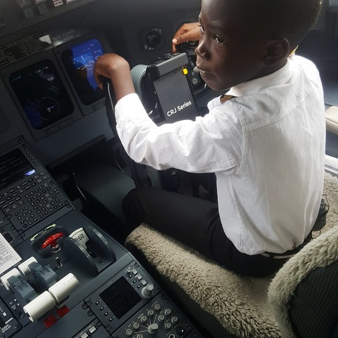 صبي في السابعة يبهر أوغندا بمواهبه في الطيران