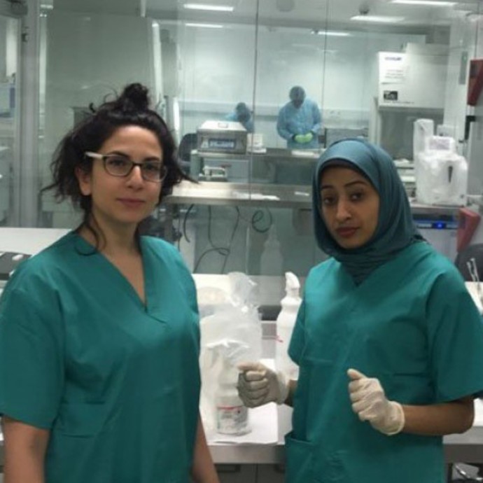 طبيبة عربية تنقذ طفلة ابتلعت بطارية