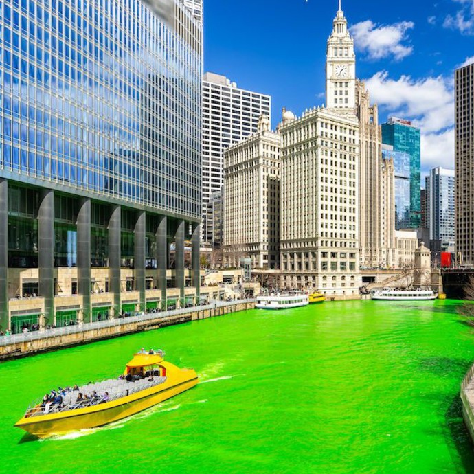 نهر شيكاغو باللون الأخضر!