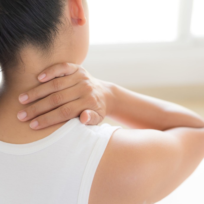 كيفية التخلّص من الألم الناتج عن شد عضلات الكتف