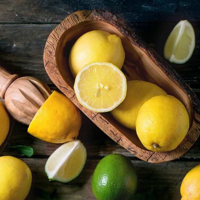 ماذا يحدث عند فرك الليمون تحت الإبطين؟